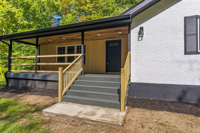 61 Peachy Williams Street, Frenchburg, KY 40322