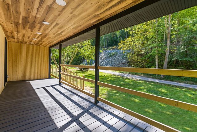 61 Peachy Williams Street, Frenchburg, KY 40322