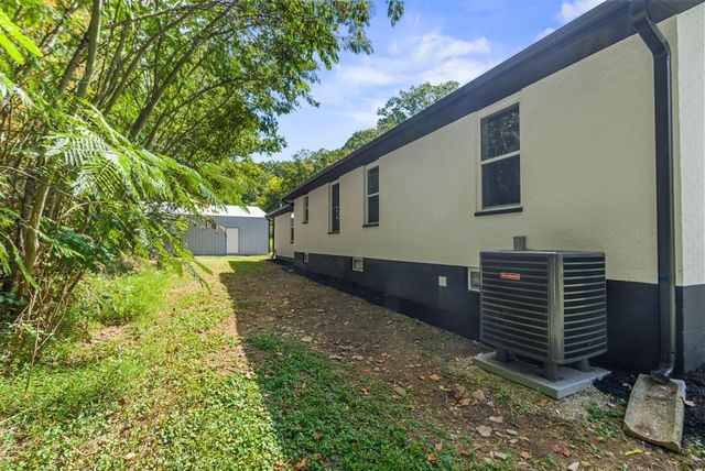 61 Peachy Williams Street, Frenchburg, KY 40322