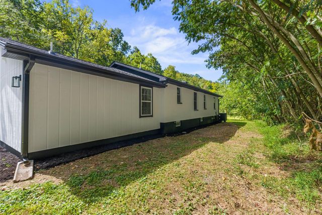 61 Peachy Williams Street, Frenchburg, KY 40322