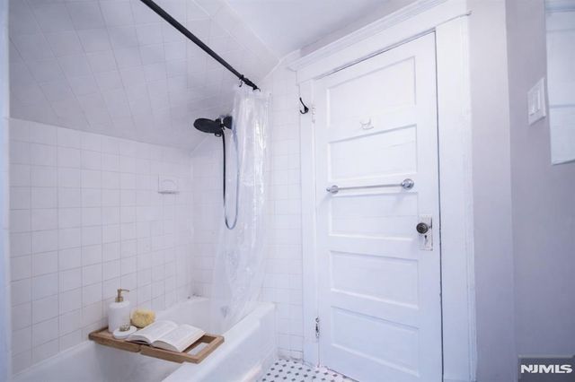 754 Wyckoff Avenue, Wyckoff, NJ 07481