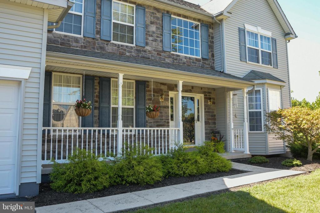 1001 CREEKVIEW DR, PENNSBURG, PA 18073 — photo 3