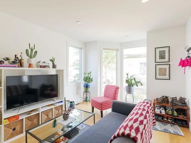 66-68 Hooker St 66, Boston, MA 02134