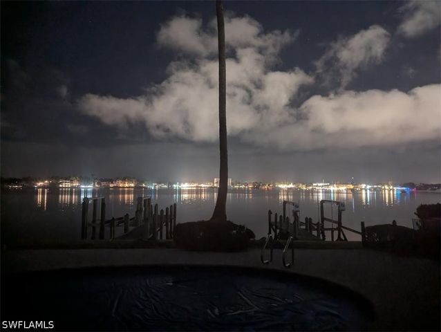 1535 Dolphin LN, Naples, FL 34102