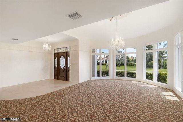 1535 Dolphin LN, Naples, FL 34102