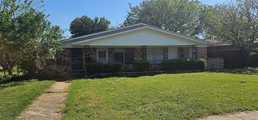 608 Arbor Lane, Lancaster, TX 75134