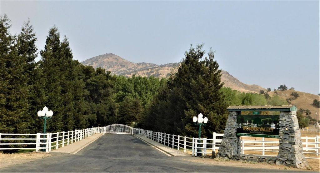 Image 7 of property listing at 0 Bellows Dr., Sanger, CA 93657