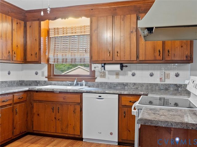 3324 Ludgate Rd, Chester, VA 23831