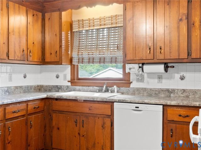 3324 Ludgate Rd, Chester, VA 23831