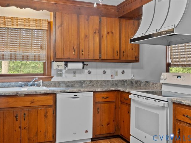 3324 Ludgate Rd, Chester, VA 23831