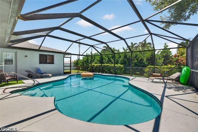 916 SE 21st LN, Cape Coral, FL 33990