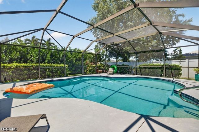916 SE 21st LN, Cape Coral, FL 33990