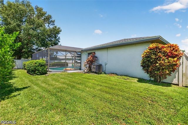 916 SE 21st LN, Cape Coral, FL 33990