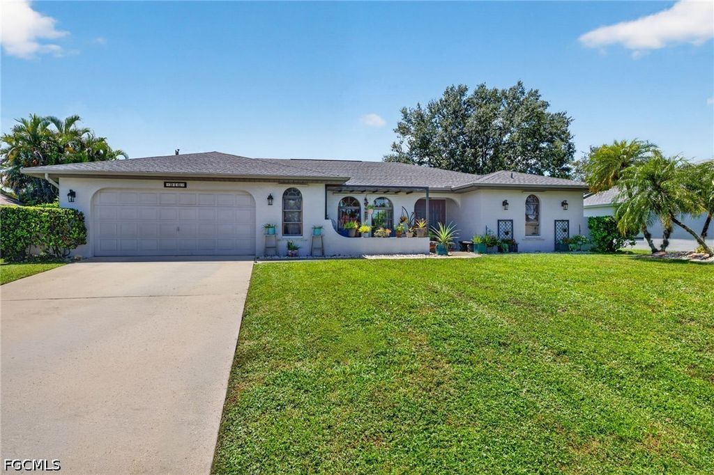 916 SE 21st LN, Cape Coral, FL 33990