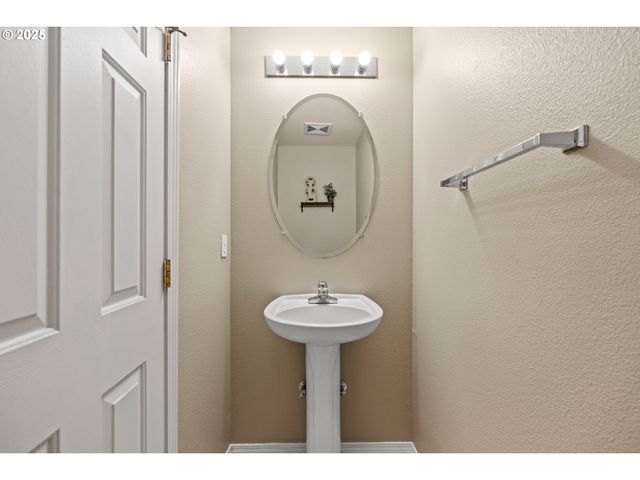 16020 Sw AUDUBON St 105, Beaverton, OR 97003