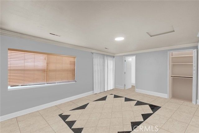 9253 Hayvenhurst Avenue, North Hills (los Angeles), CA 91343