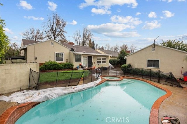 9253 Hayvenhurst Avenue, North Hills (los Angeles), CA 91343