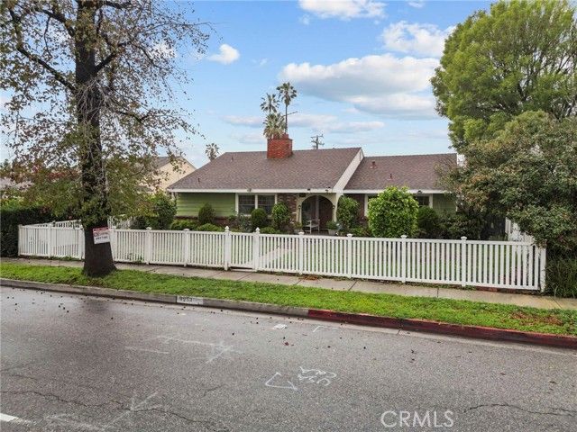 9253 Hayvenhurst Avenue, North Hills (los Angeles), CA 91343