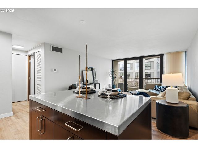 255 Sw HARRISON St 5C, Portland, OR 97201