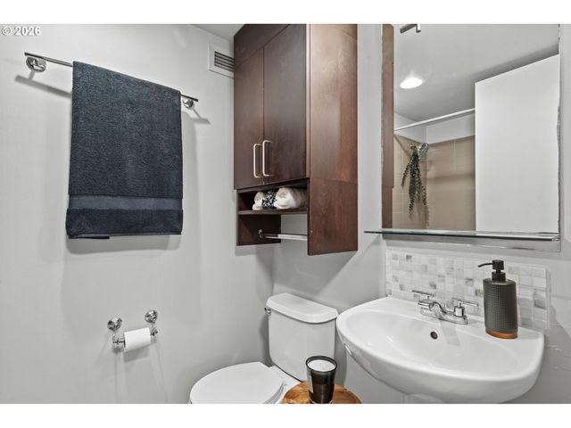 255 Sw HARRISON St 5C, Portland, OR 97201