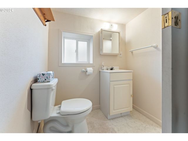 7 POND Ln, Lakeside, OR 97449