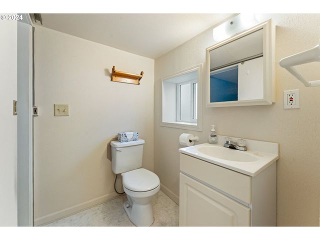 7 POND Ln, Lakeside, OR 97449