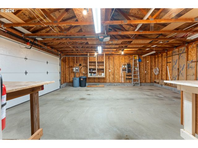 7 POND Ln, Lakeside, OR 97449