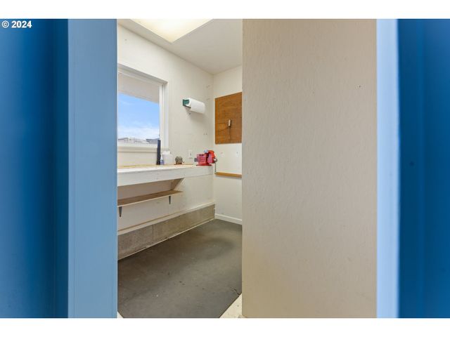 7 POND Ln, Lakeside, OR 97449