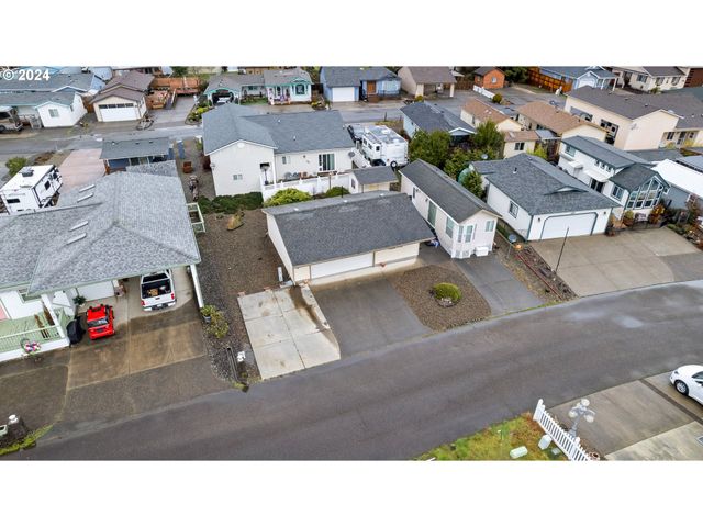 7 POND Ln, Lakeside, OR 97449