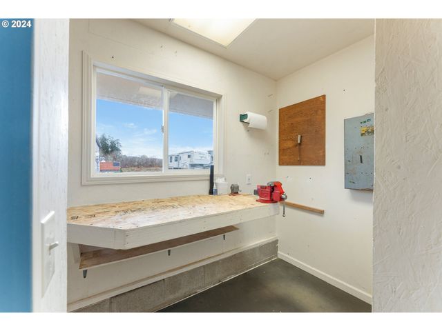 7 POND Ln, Lakeside, OR 97449