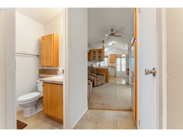 7 POND Ln, Lakeside, OR 97449