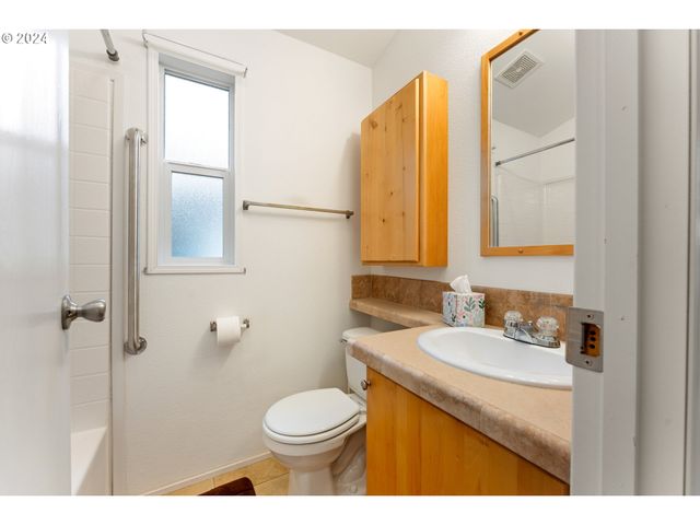 7 POND Ln, Lakeside, OR 97449