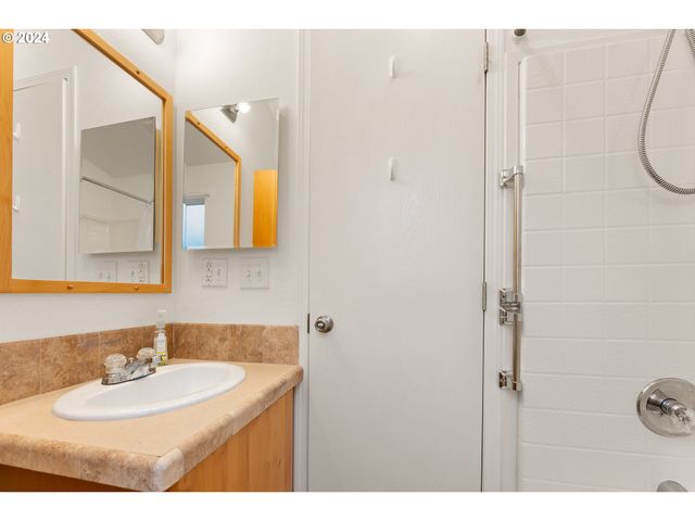 7 POND Ln, Lakeside, OR 97449