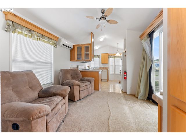 7 POND Ln, Lakeside, OR 97449