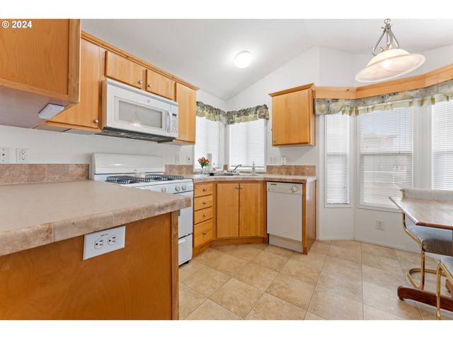 7 POND Ln, Lakeside, OR 97449