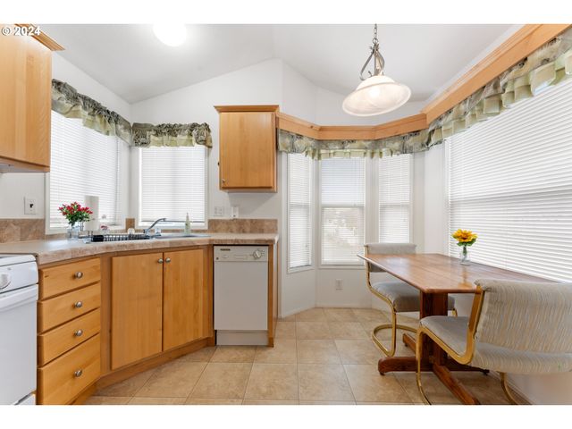 7 POND Ln, Lakeside, OR 97449