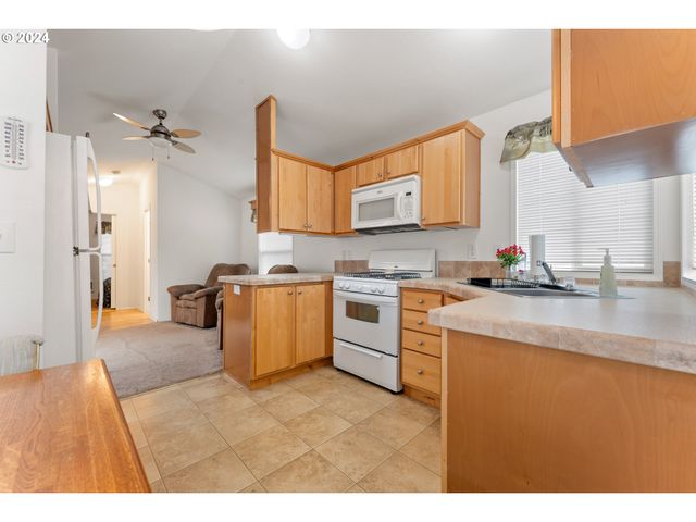 7 POND Ln, Lakeside, OR 97449