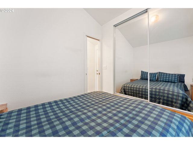 7 POND Ln, Lakeside, OR 97449