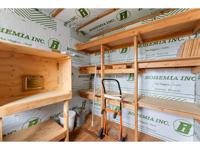 7 POND Ln, Lakeside, OR 97449