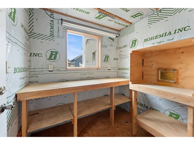 7 POND Ln, Lakeside, OR 97449