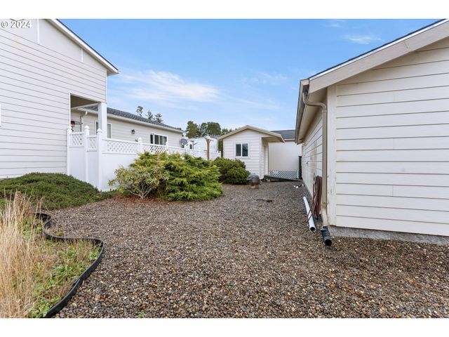 7 POND Ln, Lakeside, OR 97449