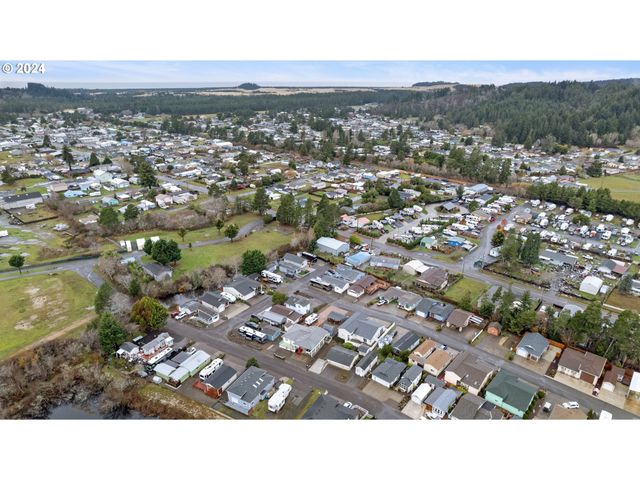 7 POND Ln, Lakeside, OR 97449