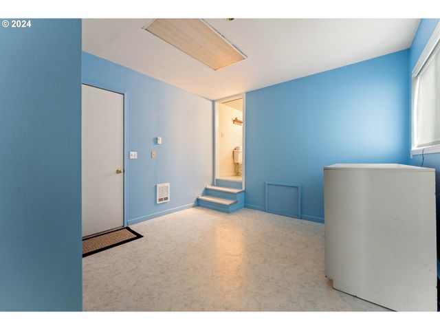 7 POND Ln, Lakeside, OR 97449