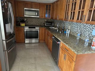5049 NW 42nd St, Lauderdale Lakes, FL 33319