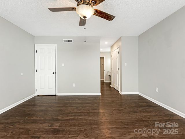 7378 Winery Lane, Charlotte, NC 28227