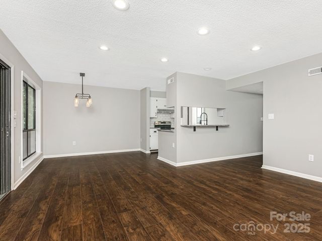 7378 Winery Lane, Charlotte, NC 28227