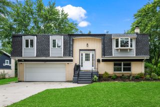 157 W Garden Court, Palatine, IL 60067