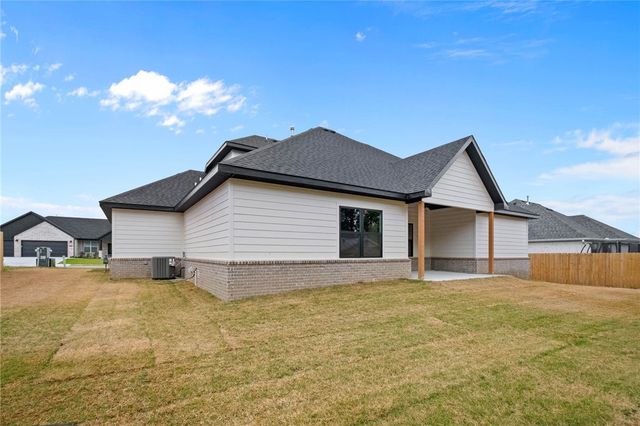 7872 Teton Trail Avenue, Springdale, AR 72762