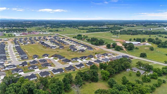 7872 Teton Trail Avenue, Springdale, AR 72762