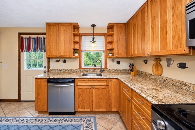 31 Pikes Hill Rd, Sterling, MA 01564
